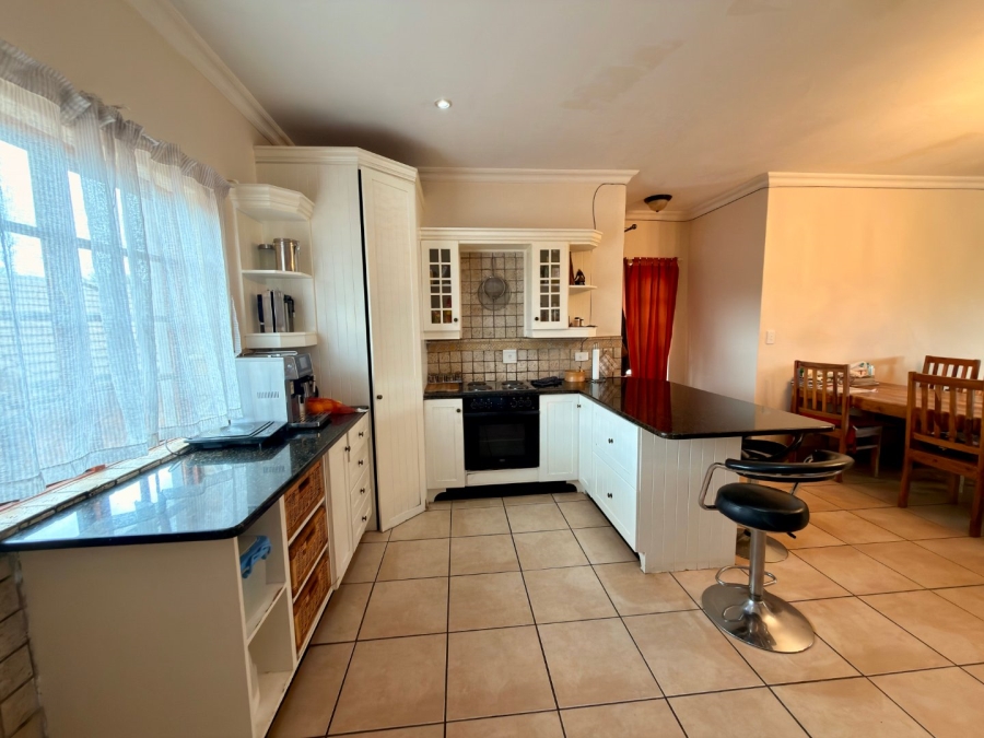 To Let 3 Bedroom Property for Rent in Landsmeer Residential Estate North West